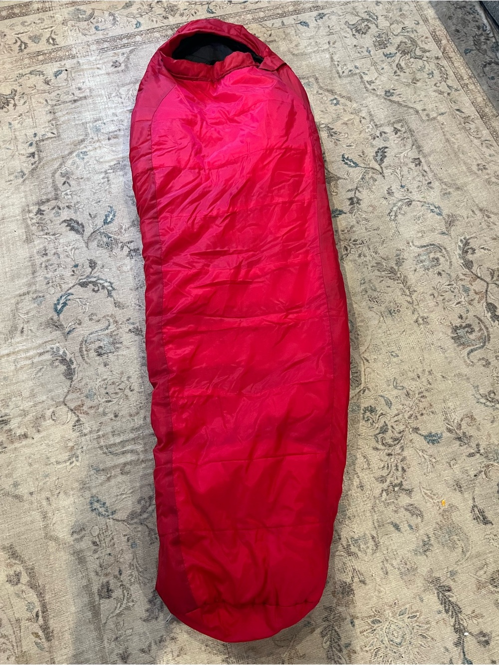Marmot Sorcerer Jr Sleeping Bag. Pre-owned Red